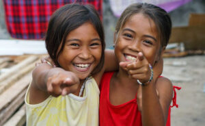 2 Children from the Philippines pointing